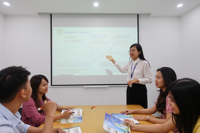 Vinamilk[-]được[-]bình[-]chọn[-]nhà[-]tuyển[-]dụng[-]hấp[-]dẫn[-]nhất[-]đối[-]với[-]sinh[-]viên[-]Việt[-]Nam[-]năm[-]2020